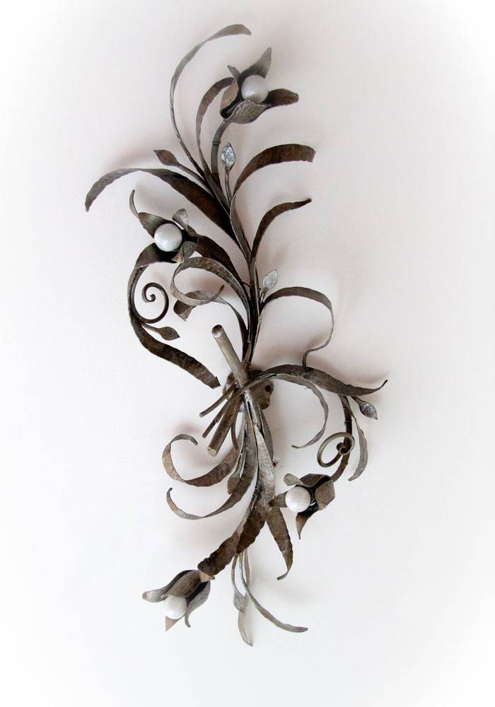 Wall-mounted floral lighting fixtures 