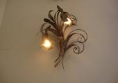 Wall-mounted lighting fixtures in wrought iron with 2 lightbulbs