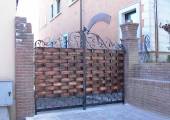 Gates in wrought iron and copper