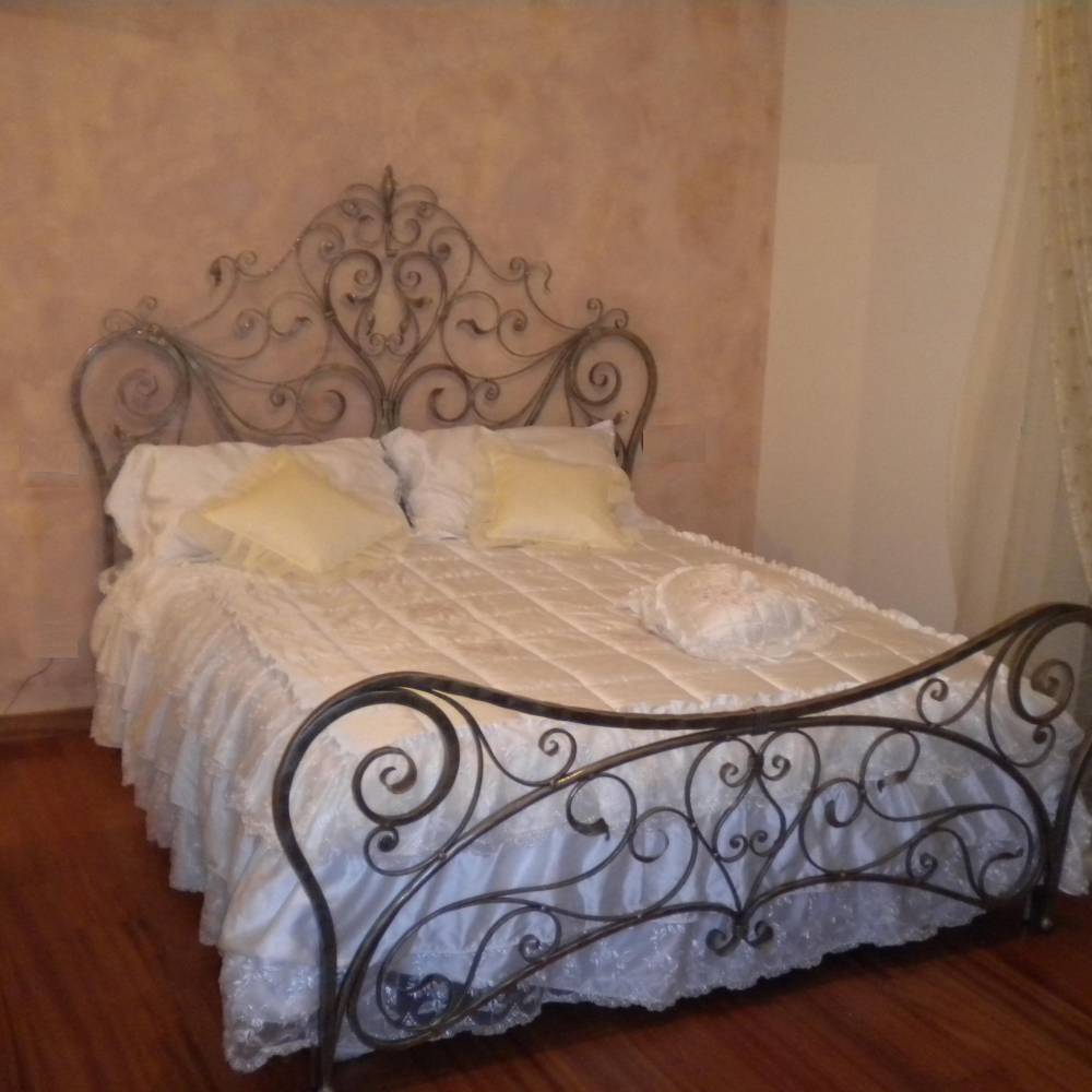 Wrought iron bed with floral decoration