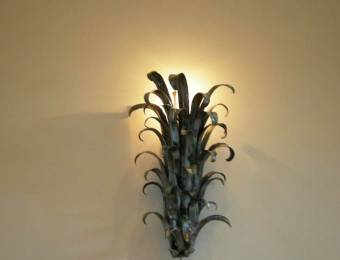 Wall-mounted lighting fixture with leafs work