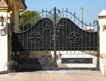 Wrought iron gate - Italy