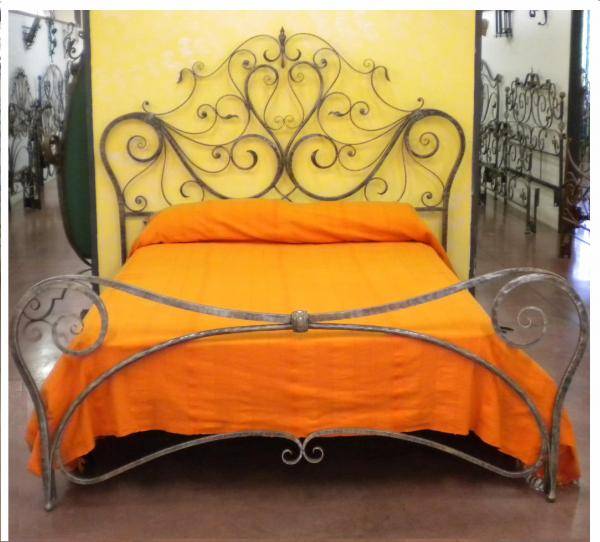 Double bed in forged wrought iron