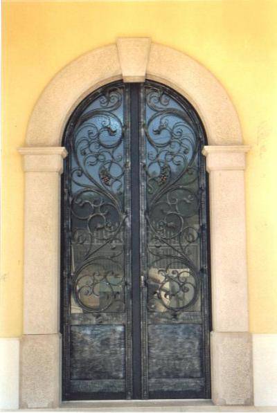 Entrance door in iron