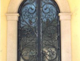 Entrance door in iron