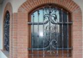 Grate in wrought iron