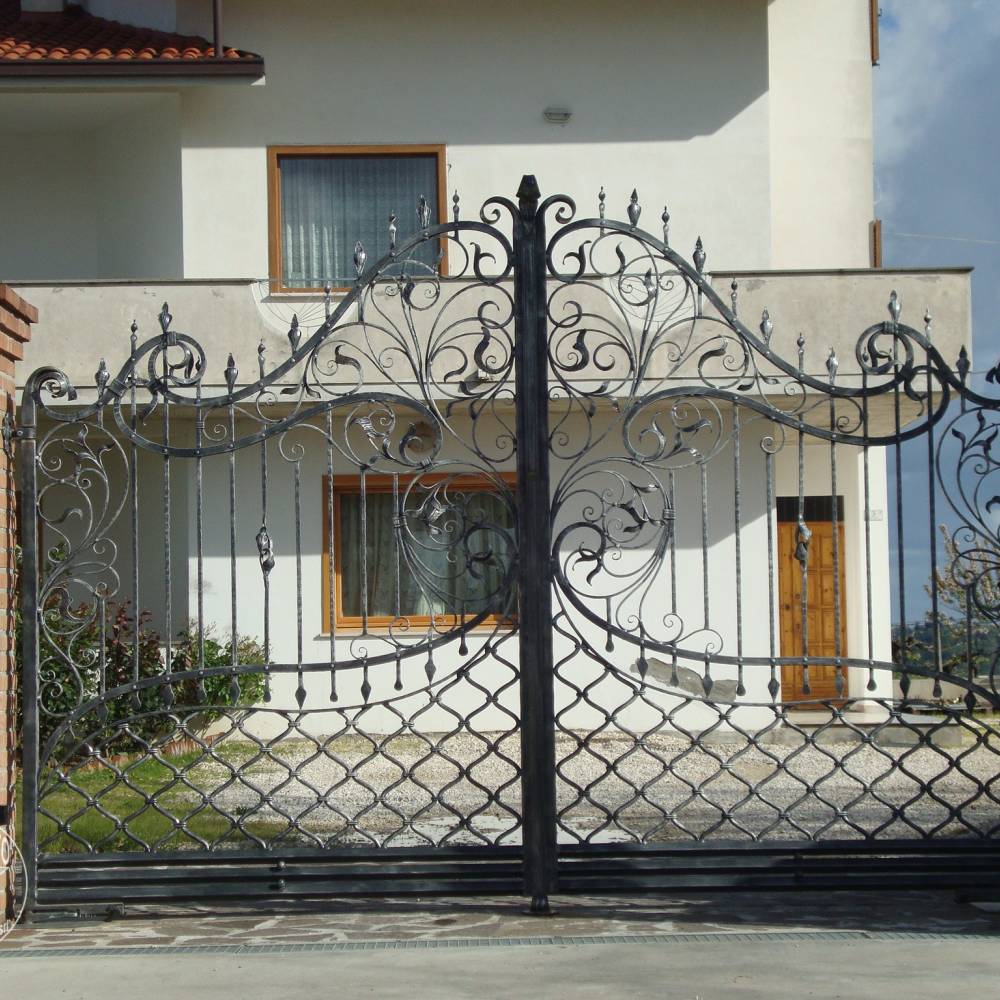 artistic_wrought_iron_gate_made_in_italy