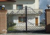 artistic_wrought_iron_gate_made_in_italy