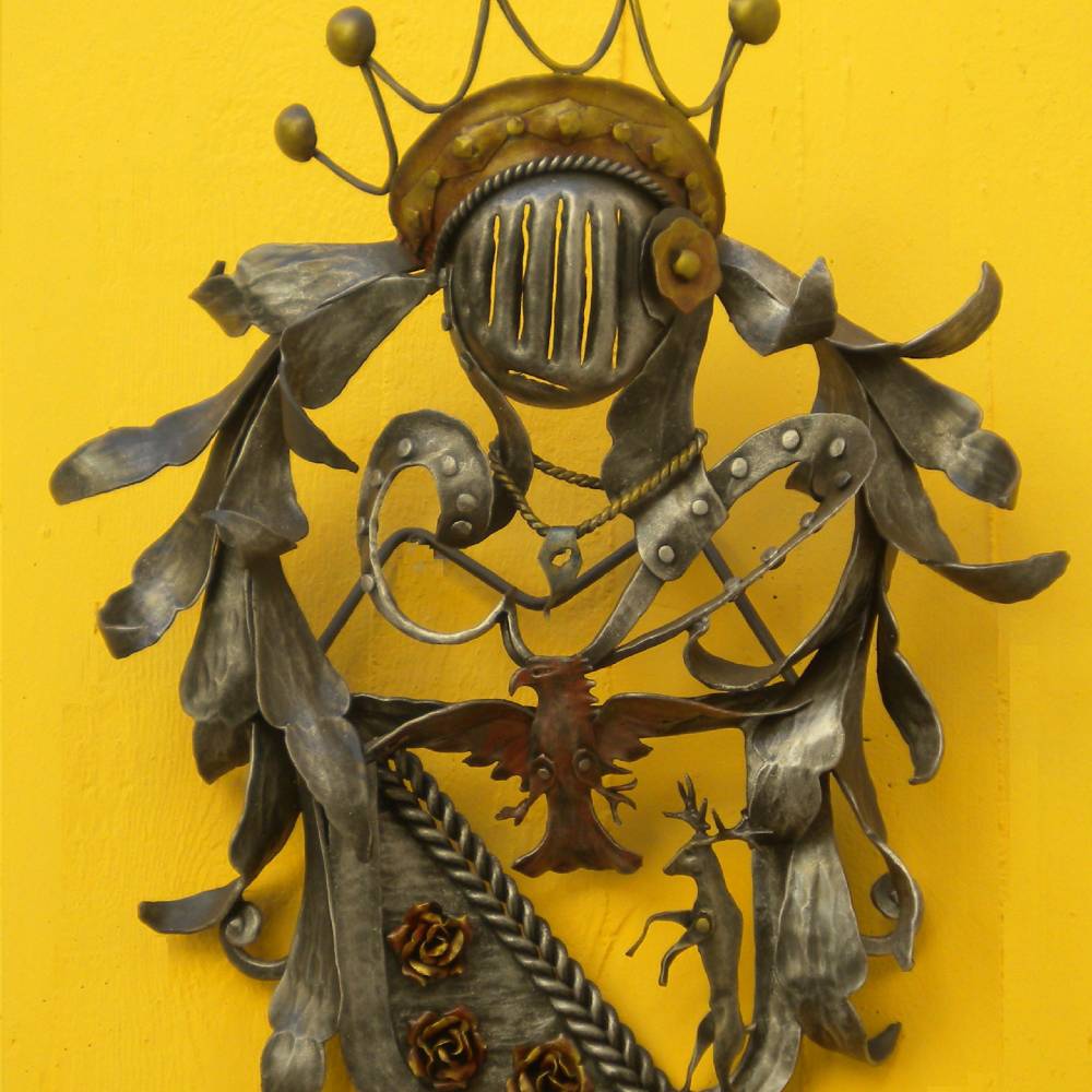 wrought iron sculpture representing an italian arms