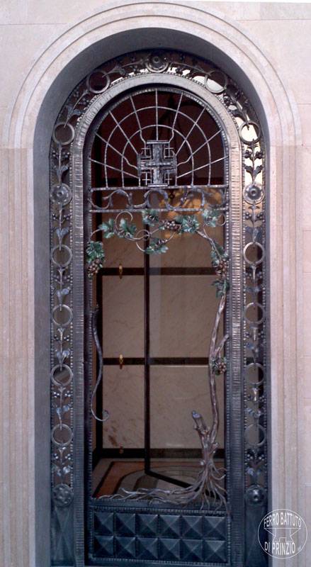 Door in wrought iron 