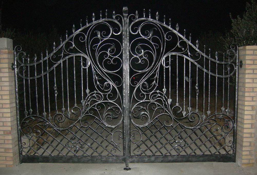 Wrought iron gate for villa - Italian Style