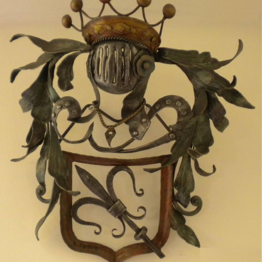 wrought iron sculpture representing an italian arms
