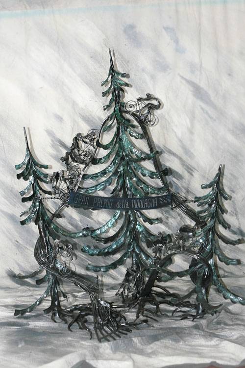 Wrought iron sculpture - The mountain